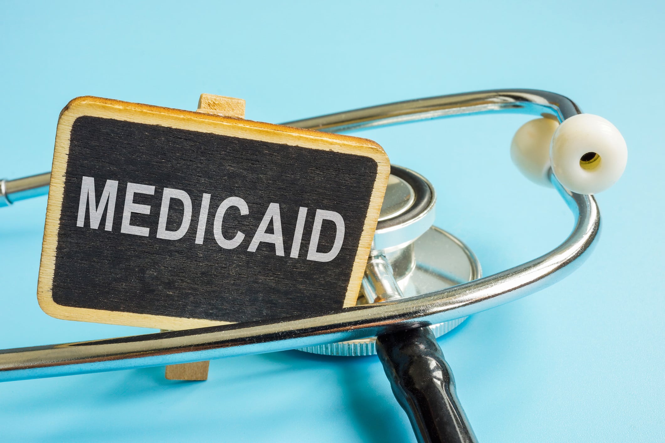A Plate with word Medicaid and a stethoscope.